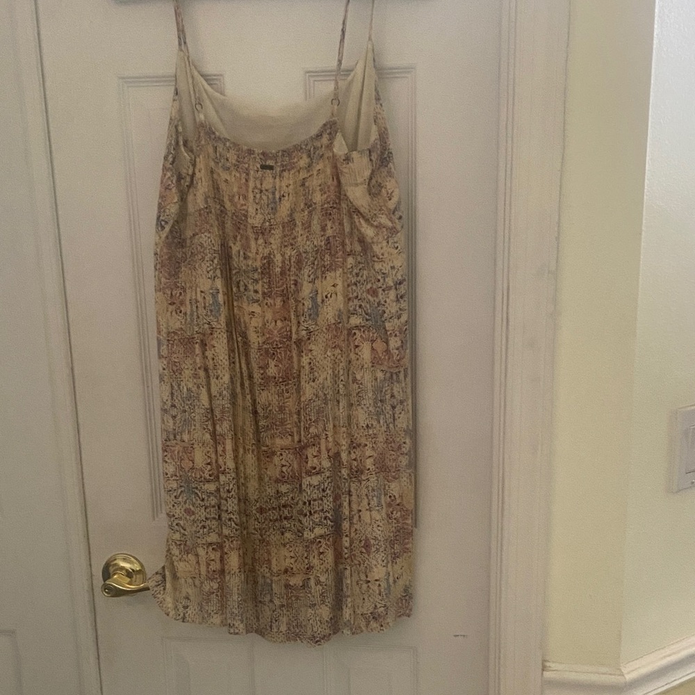 Chic Beige Patterned Mini Dress - Picture 2 of 4